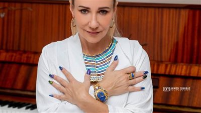 المطربة الأمريكية إليز لبيك لـ