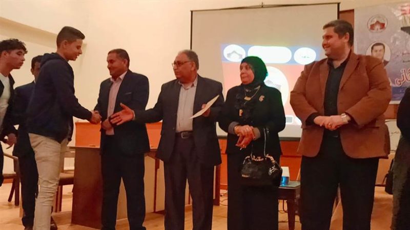 تكريم طلاب مدرسة