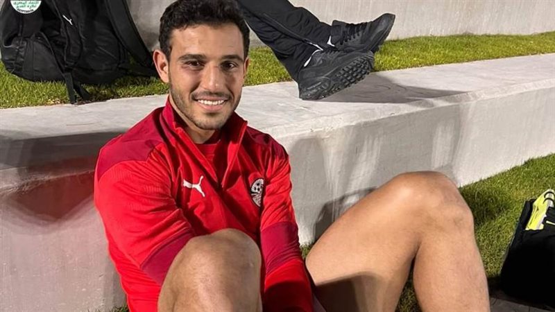 حمدي فتحي أثناء متابعة