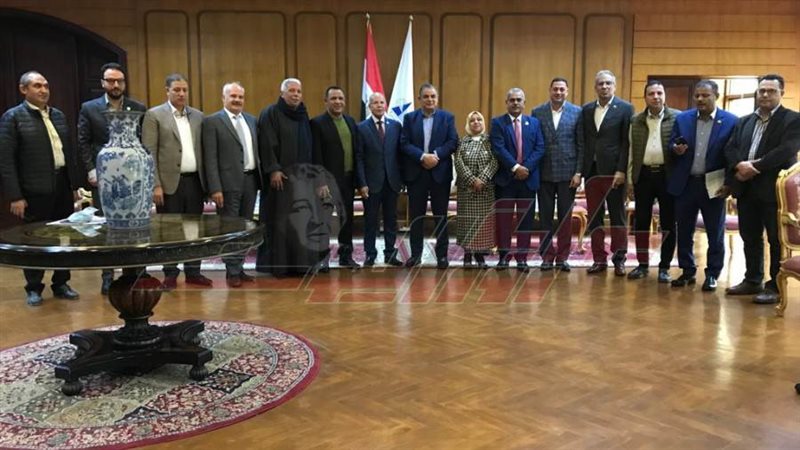 رئيس الجامعة والنواب