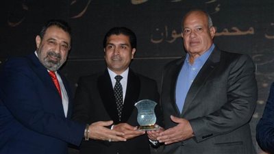 البطل الأولمبي رشوان والدولي عبد الغني يسلمان أحمد سمير جائزة أفضل رئيس اتحاد مصري 2021