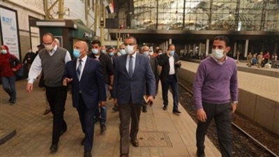 وزير النقل يتابع مستوى الخدمات المقدمة للركاب بمحطة مصر
