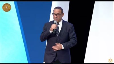 أشرف عبد الباقي يقدم فقرة 