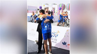 صورة اليوم| الرئيس السيسي الإنسان بجانب أصحاب الهمم خلال ممارستهم الرياضات المختلفة