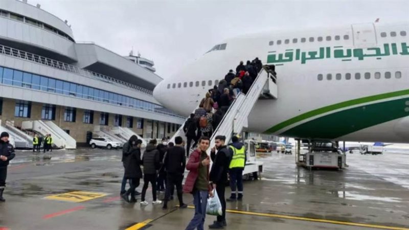 مئات المهاجرين يغادرون