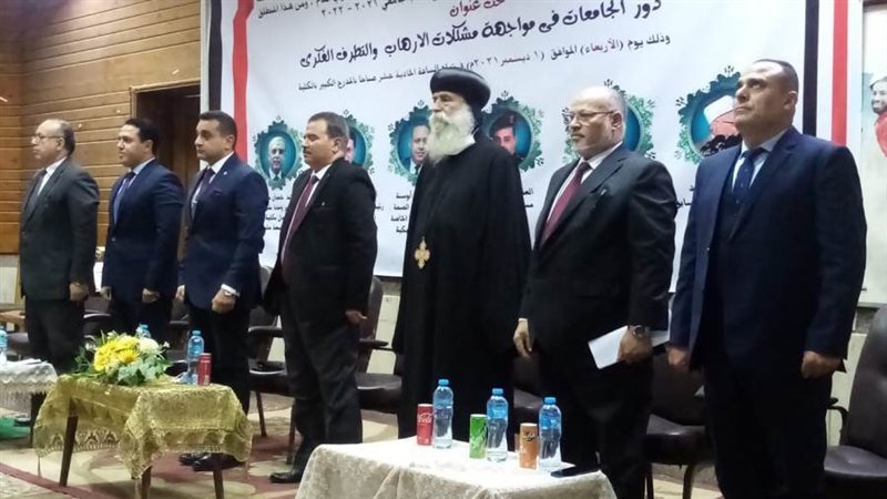 المتحدثون بالندوة