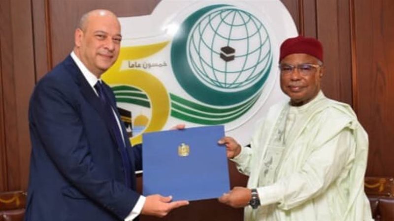 استلام أوراق اعتماد