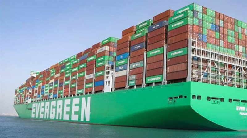 سفينة الحاويات العملاقة