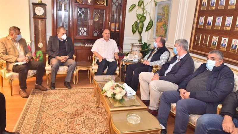 محافظ أسيوط يلتقي