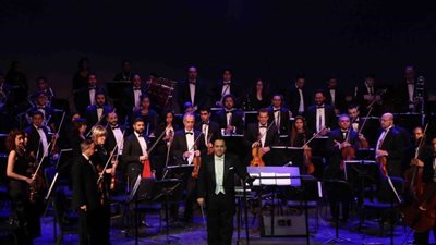 راجح داوود يهدي مزيج الأصالة والمعاصرة لاسم فوزي فهمي بدار الأوبرا