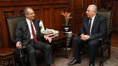  المزارعون يحتفلون  بـ 