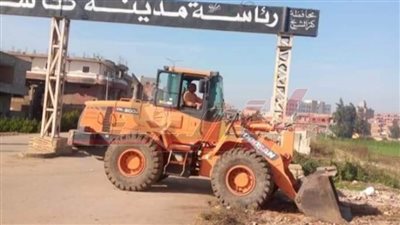 حملات مكبرة لإزالة المخلفات وتمهيد الطرق بسيدي غازي في كفر الشيخ