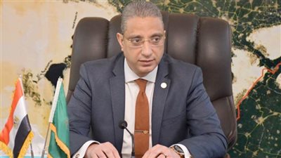 محافظ الفيوم يناقش الرؤية المستقبلية لتطوير المحافظة