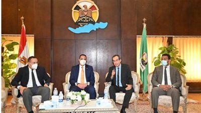 رئيس جامعة الإسكندرية يناقش سبل التعاون مع محافظ الفيوم