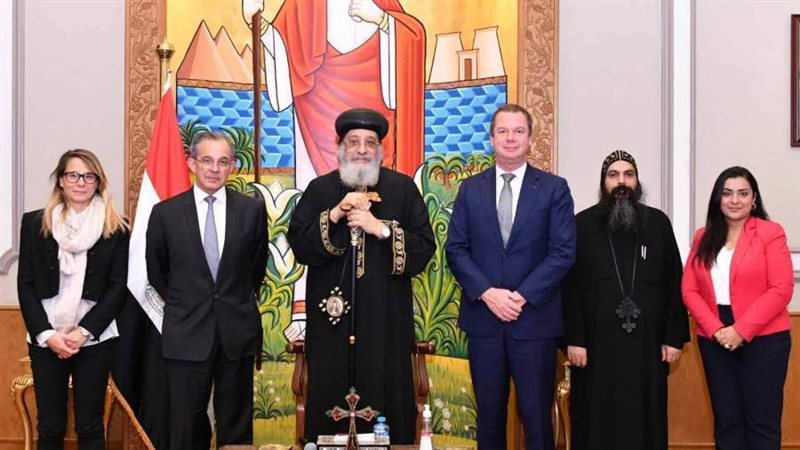 البابا تواضروس مع