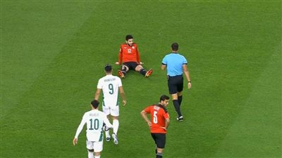 الجزائر تتقدم على مصر بهدف في شوط أول مثير