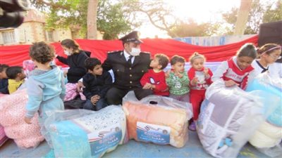 الداخلية توجه قافلة إنسانية لتوزيع المساعدات العينية على عدد من الجمعيات ودور الرعاية 