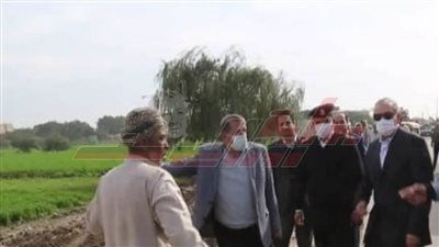 محافظ كفرالشيخ يتفقد تبطين وتأهيل ترعة الشاكرية