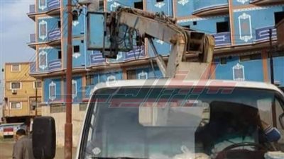 حملات مكثفة لرفع المخلفات وصيانة أعمدة الإنارة ببيلا في كفر الشيخ