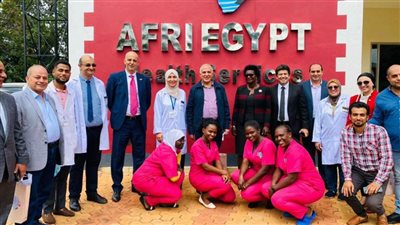 وزير الري ووزيرة الزراعة الأوغندية يتفقدان استراحات الري والمركز الطبي المصري بجينجا 