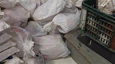 ضبط 700 كيلو لحوم وجبن منتهية الصلاحية داخل سوبر ماركت شهير بالمنصورة