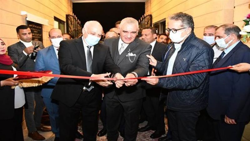 وزير السياحة والأثار