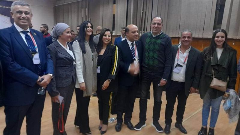 إيهاب أمين يحتفظ