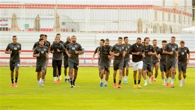 تدريبات تأهيلية وإطالات للاعبي الزمالك في مجمع الصالات