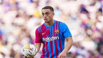 الأمريكي سيرجينو ديست يتواصل مع بايرن ميونخ للرحيل عن برشلونة