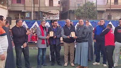 تكريم أسرة الشهيد مصطفى عبيد بدورى مراكز الشباب بطوخ 