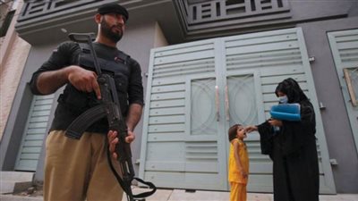 مقتل وإصابة شرطيين مرافقين لحملة تطعيم ضد شلل الأطفال برصاص مسلحين في باكستان