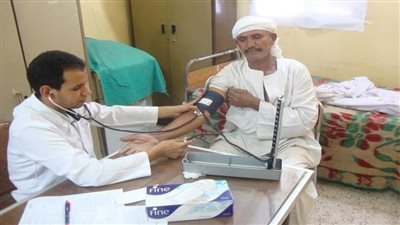 فحص 2413 مواطنا في قافلة طبية بدمياط