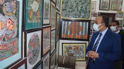 نائب محافظ المنيا يزور معرض الفنان حسن الشرق