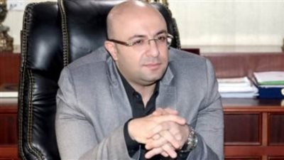 محافظ بني سويف يتفقد العملية التعليمية بالمدرسة الثانوية الفنية للتمريض بنين