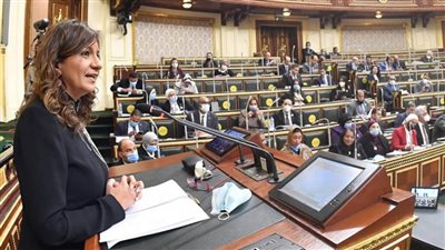  وزيرة الهجرة أمام 