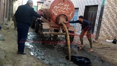 استعدادا لهطول الأمطار.. تسليك خطوط خفض المنسوب بكفر الشيخ