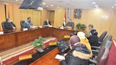 محافظ أسيوط يترأس اجتماع اللجنة الاقتصادية التابع لبرنامج التنمية الملحية بصعيد مصر 