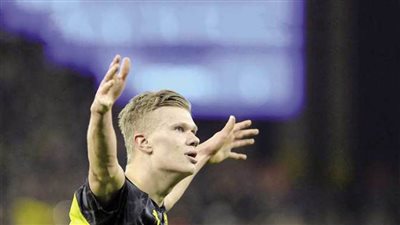 تقرير إسباني: برشلونة يرجح التعاقد مع هالاند الصيف المقبل