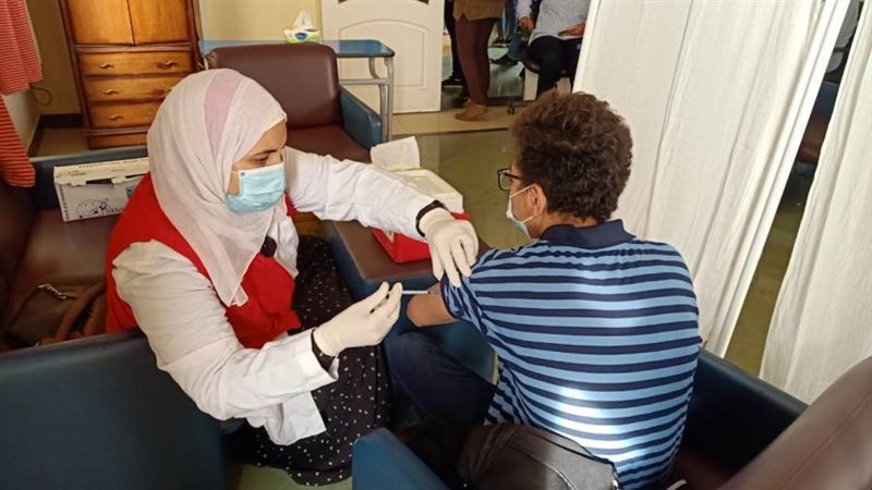 تطعيم طلاب المدارس