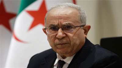 وزير الخارجية الجزائري: تدفقات السلاح والأموال غير المشروعة تساهم في عدم استقرار أفريقيا