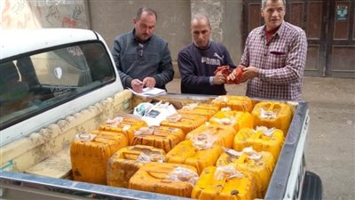 ضبط 255 لتر زيت طعام مجهول البيانات و87 بطاقة تموينية داخل مخبز بالدقهلية 