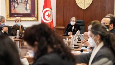 رئيسة الحكومة التونسية تؤكد ضرورة تشديد تطبيق البروتوكولات الصحية