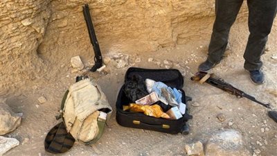  مصرع عنصر إجرامي بحوزته أسلحة نارية وذخائر ومخدرات