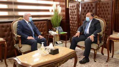 وزير التنمية المحلية يتابع مع رئيس هيئة تنمية الصعيد المشروعات الجارية