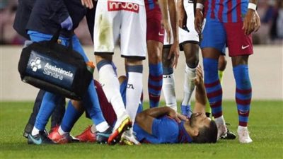 باكيًا.. الأرجنتيني سيرجيو أجويرو يعلن اعتزاله كرة القدم بسبب أزمة قلبية