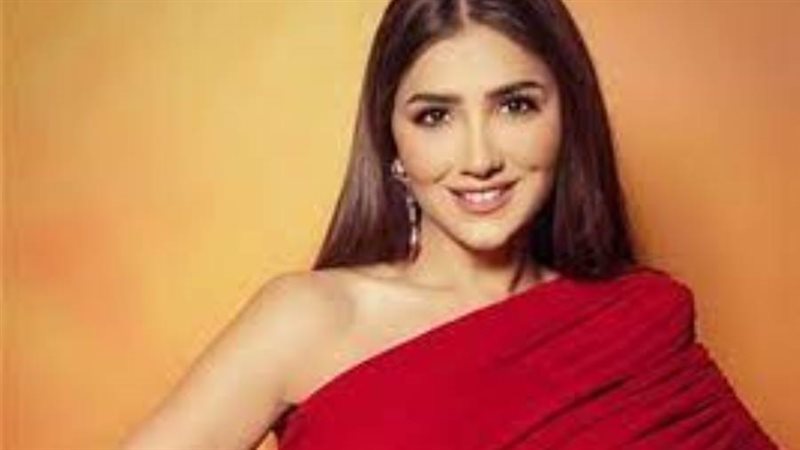 الفنانة مي عمر