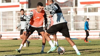تدريبات تأهيلية وإطالات للاعبي الزمالك بمجمع الصالات