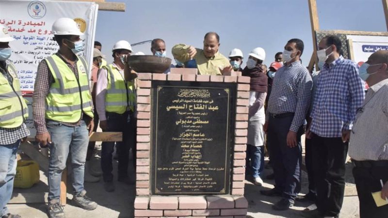 محافظ أسيوط خلال