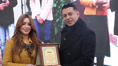 جيهان مديح تكرم الفنان مصطفى شعبان لتدعيمه مؤتمر 