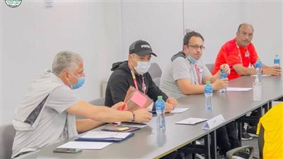 المنتخب المصري بقميصه الأحمر أمام قطر 